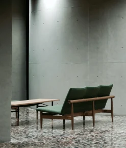Japan 3 pers. sofa, eg klar olie af Finn Juhl<House of Finn Juhl Hot