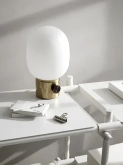 JWDA Metallic Bordlampe fra<Audo Copenhagen Discount