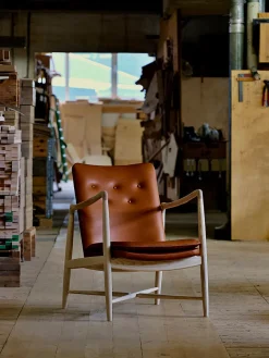 Kaminstolen, eg klar olie af Finn Juhl<House of Finn Juhl Clearance