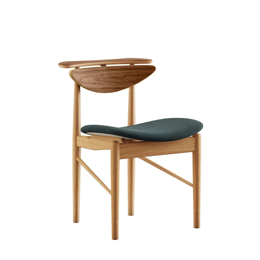 Karmstolen, eg olie af Finn Juhl<House of Finn Juhl Sale