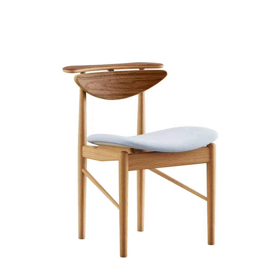 Karmstolen, eg olie af Finn Juhl<House of Finn Juhl Sale