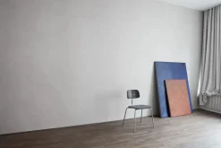 Kevi 2060 stol i sort lak fra<Montana Online