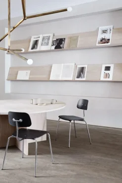 Kevi 2060 stol i sort lak fra<Montana Online