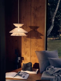 Kiku Pendant fra<Frandsen Sale