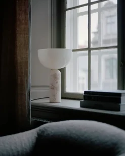 Kizu Bordlampe Large, Grey Marble fra<New Works Clearance