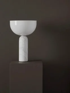 Kizu Bordlampe Large, White Marble fra<New Works Outlet
