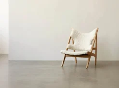 Knitting Lounge Chair, Sheepskin fra<Audo Copenhagen Discount