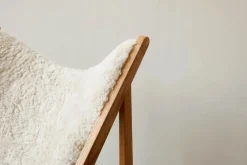 Knitting Lounge Chair, Sheepskin fra<Audo Copenhagen Discount