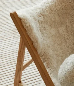 Knitting Lounge Chair, Sheepskin fra<Audo Copenhagen Discount
