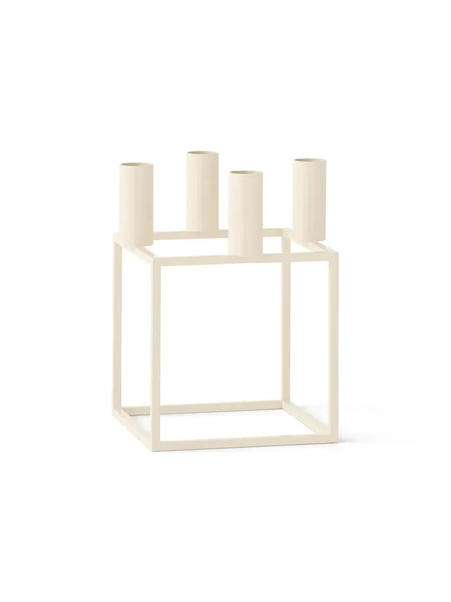 Kubus 4 Lysestage, bruneret kobber fra<Audo Copenhagen Discount