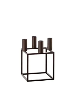 Kubus 4 Lysestage, bruneret kobber fra<Audo Copenhagen Discount