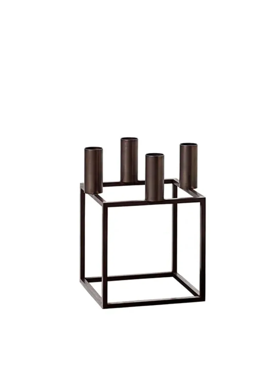 Kubus 4 Lysestage, bruneret kobber fra<Audo Copenhagen Discount
