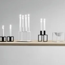 Kubus 4 Lysestage, sort fra<Audo Copenhagen New