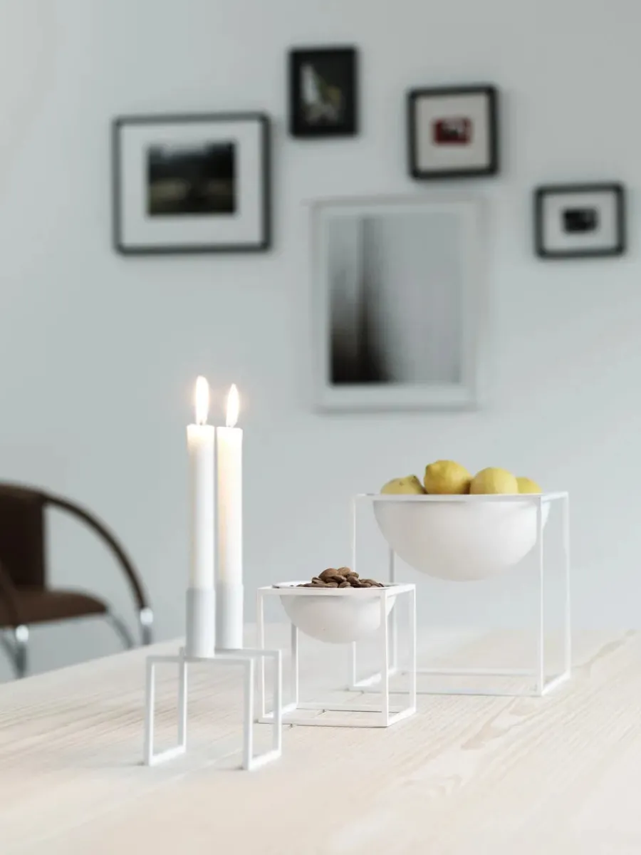 Kubus Line hvid lysestage fra<Audo Copenhagen Discount