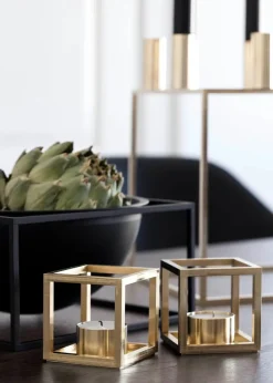 Kubus T Lysestage, guldbelagt fra<Audo Copenhagen Online