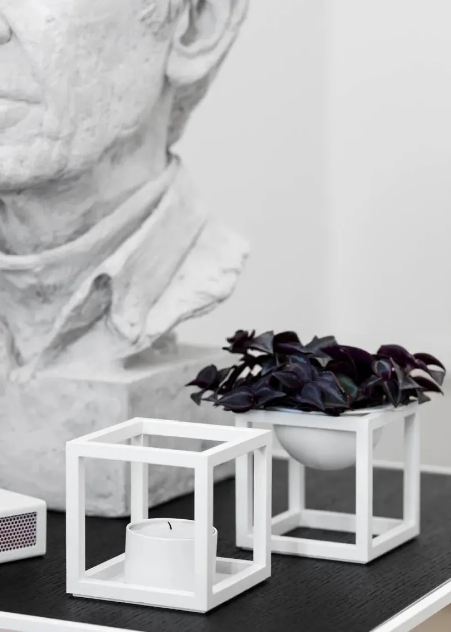 Kubus T Lysestage, guldbelagt fra<Audo Copenhagen Online