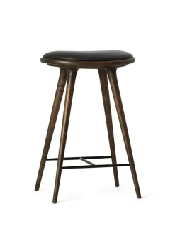 Lav barstol i mørkbejdset bøg fra<Mater Online