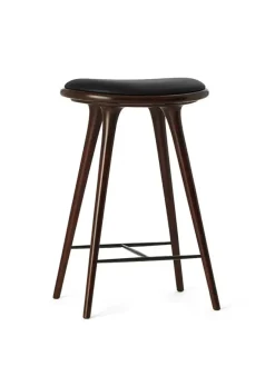 Lav barstol i mørkbejdset eg fra<Mater Clearance