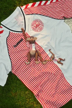 Lille Abe x DBU 86 Away af<Kay Bojesen Outlet