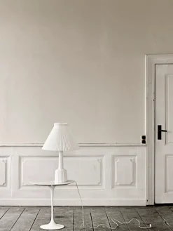 Lille Esben Klint bordlampe fra Lyngby Porcelæn<Le Klint Online