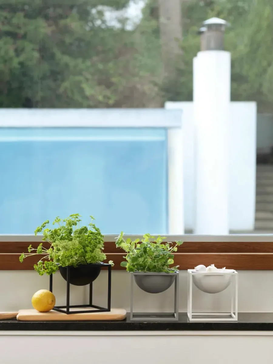 Lille Kubus Skål, sort fra<Audo Copenhagen Hot