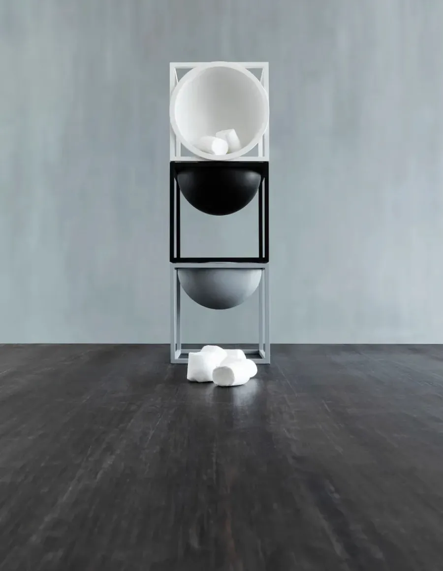 Lille Kubus Skål, sort fra<Audo Copenhagen Hot