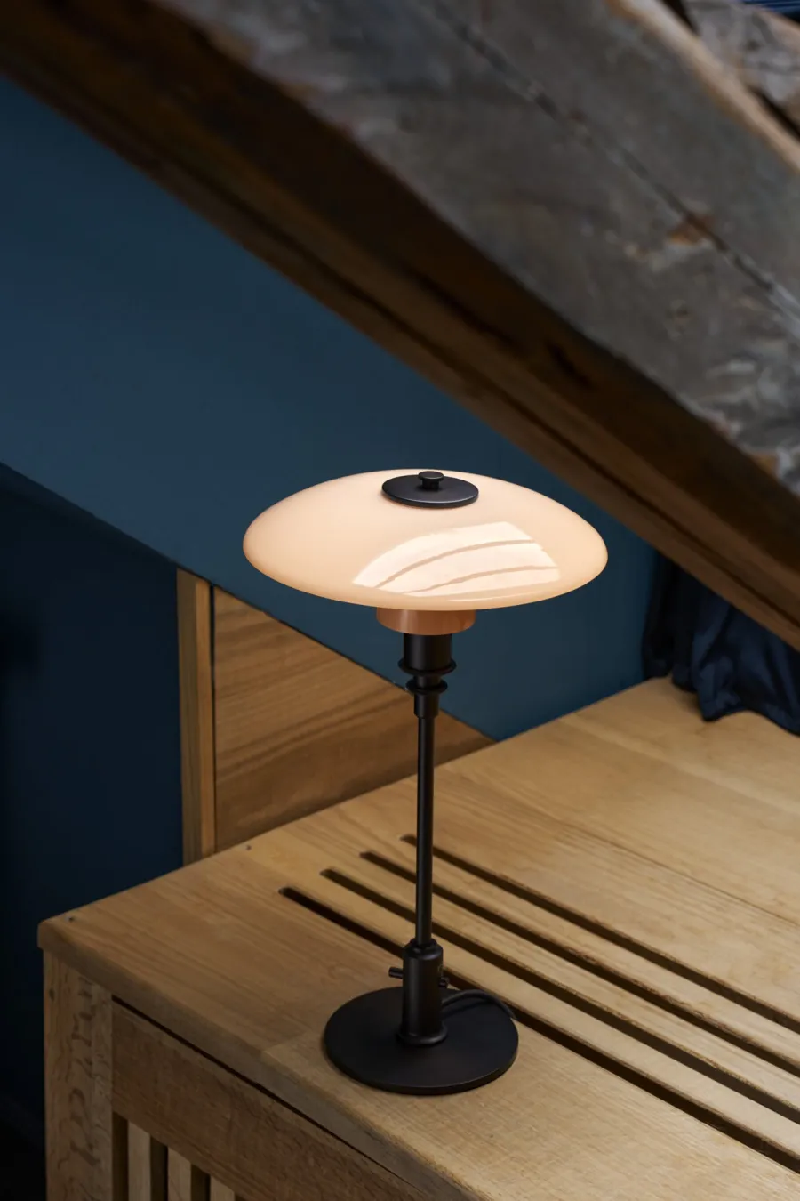 Limited Edition 2025 PH 3/2 Bordlampe fra<Louis Poulsen New