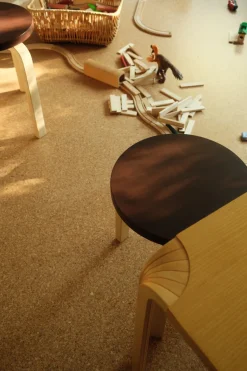 Limited Edition Stool 60, Mahogany Brown fra<Artek Clearance