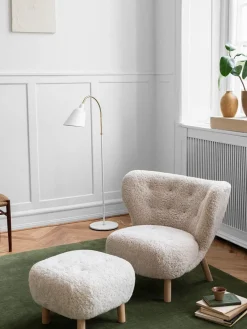 Little Petra inkl. skammel, Sheepskin Moonlight fra<&Tradition Sale