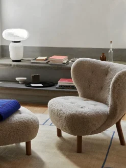 Little Petra inkl. skammel, Sheepskin Moonlight fra<&Tradition Sale