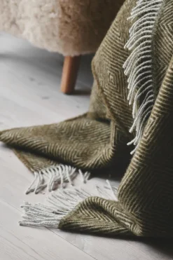 Livø Plaid, seaweed fra<Silkeborg Uldspinderi Discount