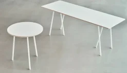 Loop Stand Round Table fra<HAY Discount