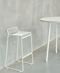 Loop Stand Round Table fra<HAY Discount