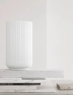 Lyngbyvasen i lilla, H20,5 cm fra<Lyngby Porcelæn Outlet