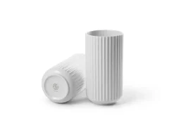 Lyngbyvasen i lilla, H20,5 cm fra<Lyngby Porcelæn Outlet