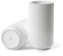 Lyngbyvasen i mørk grøn, H31 cm fra<Lyngby Porcelæn New