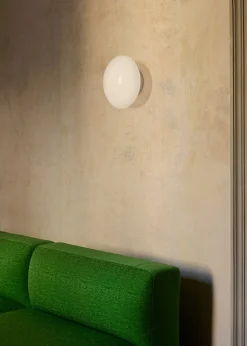 Mist AP22 væg- og loftlampe fra<&Tradition Clearance