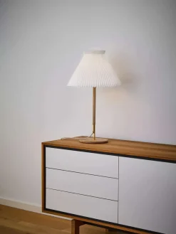 Model 328 Bordlampe, eg fra<Le Klint Best