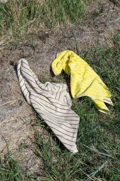 Naram towel - Camel & Ultramarine blue fra<Bongusta Clearance