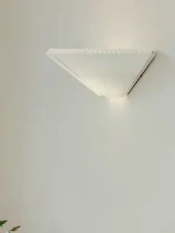 Nebra Wall Lamp fra<New Works Outlet