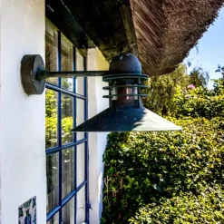 Nyhavn, hvid væglampe fra<Louis Poulsen Sale