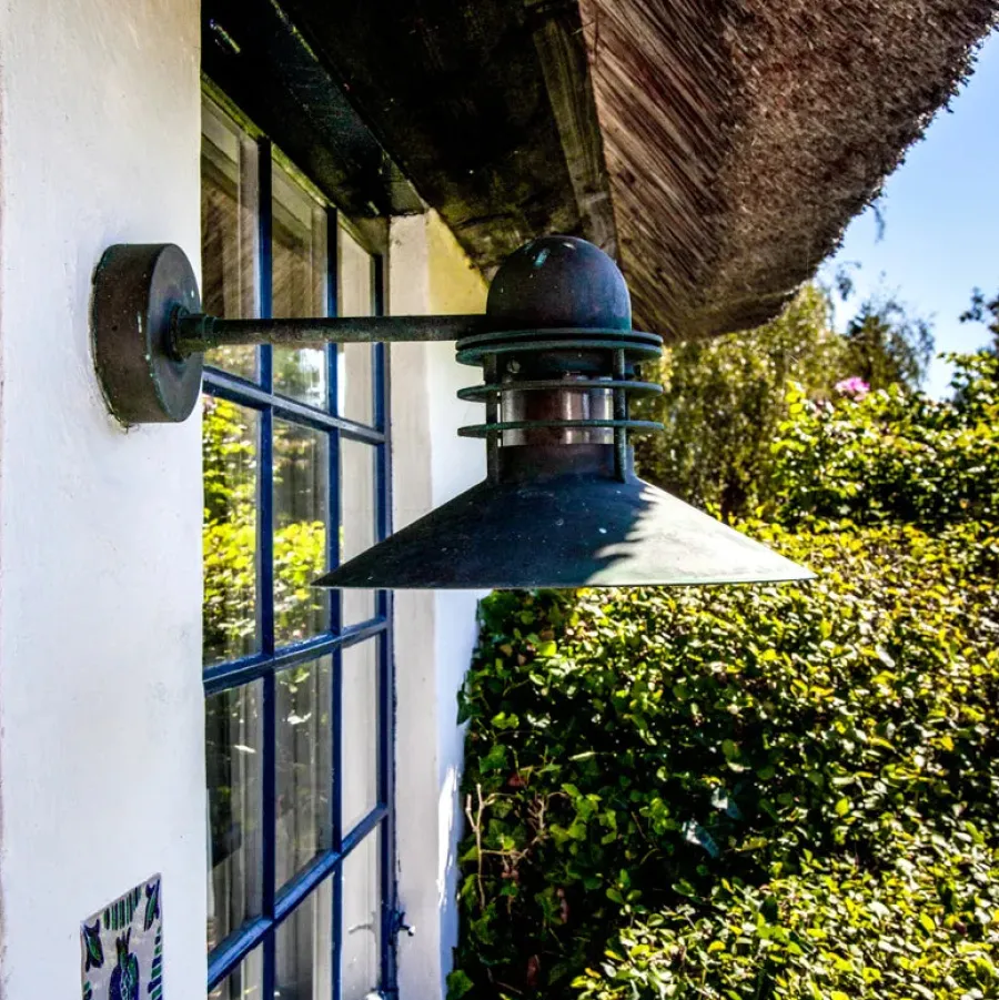 Nyhavn, hvid væglampe fra<Louis Poulsen Sale