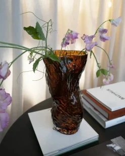 Ostrea Vase, klart glas fra<Hein Studio Online