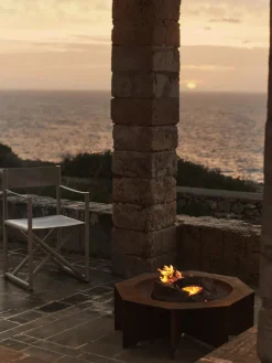 Otte Fire Pit fra<Ferm Living New