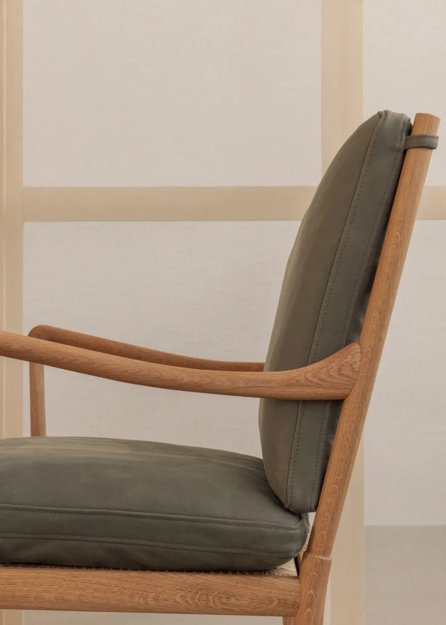 OW149 Colonial lænestol, eg olie, Terra-læder af Ole Wanscher<Carl Hansen & Søn Sale