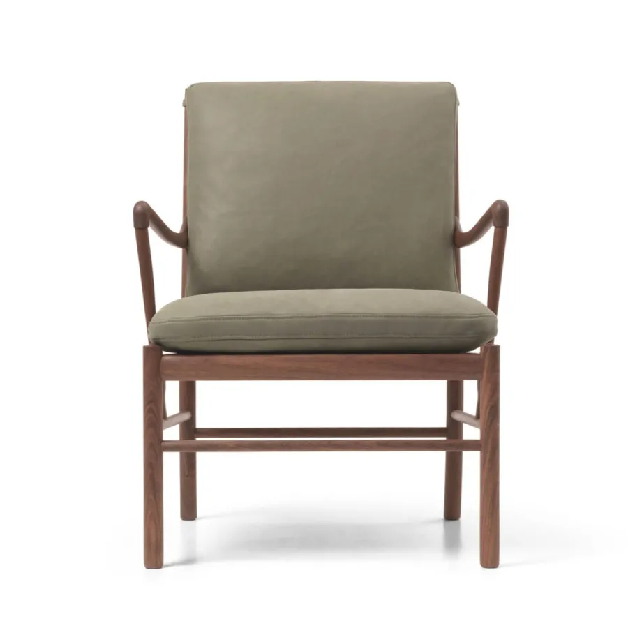 OW149 Colonial lænestol, valnød olie, Terra-læder af Ole Wanscher<Carl Hansen & Søn Best