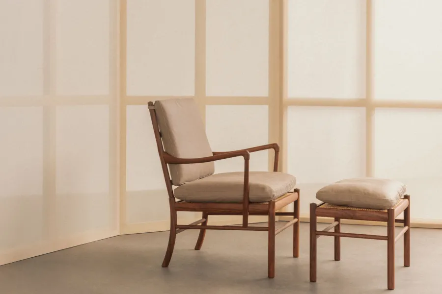 OW149 Colonial lænestol, valnød olie, Terra-læder af Ole Wanscher<Carl Hansen & Søn Best