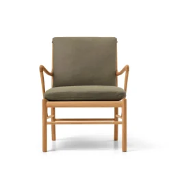 OW149 Colonial lænestol, valnød olie, Terra-læder af Ole Wanscher<Carl Hansen & Søn Best