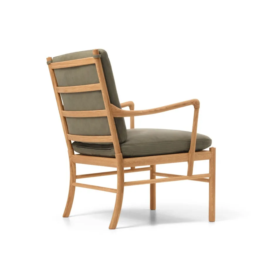 OW149 Colonial lænestol, valnød olie, Terra-læder af Ole Wanscher<Carl Hansen & Søn Best
