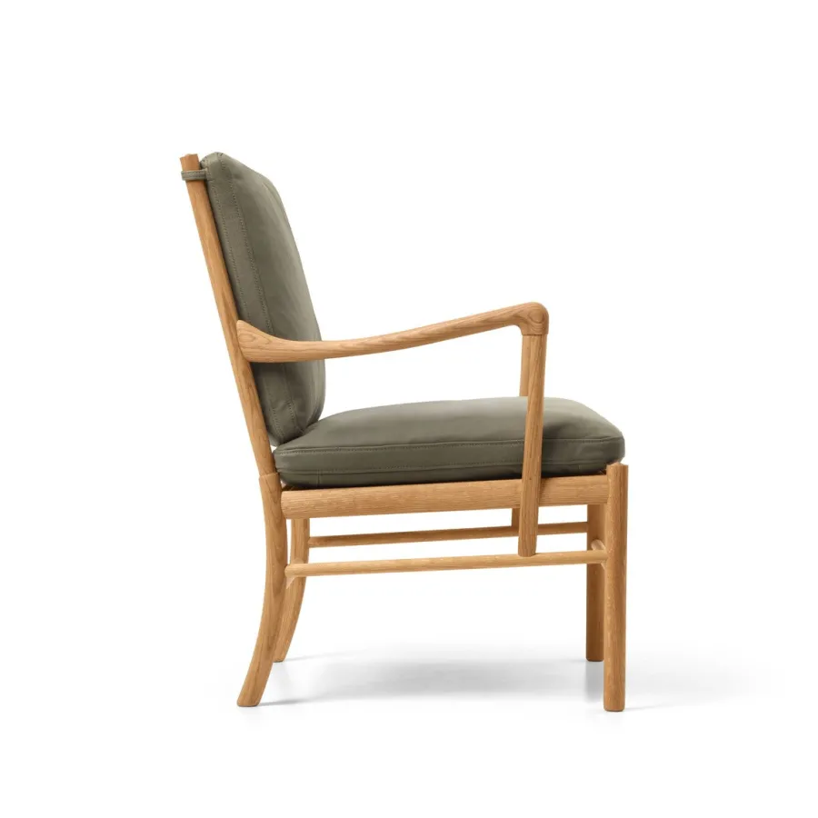 OW149 Colonial lænestol, valnød olie, Terra-læder af Ole Wanscher<Carl Hansen & Søn Best